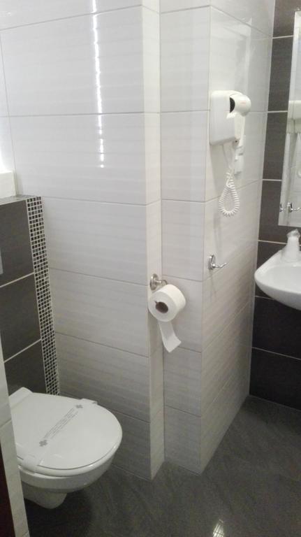 Zajazd Pod Niedzwiedziem Debska Kuznia Exterior foto